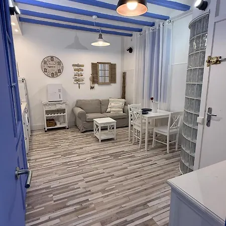 Cosy Next To The Sea Апартаменты *